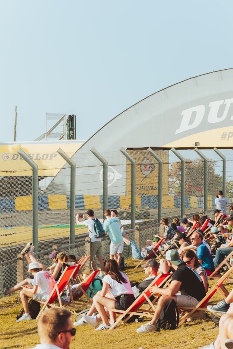 Spectateur du GP explorer, circuit Bugatti, le Mans, coube Dunlop