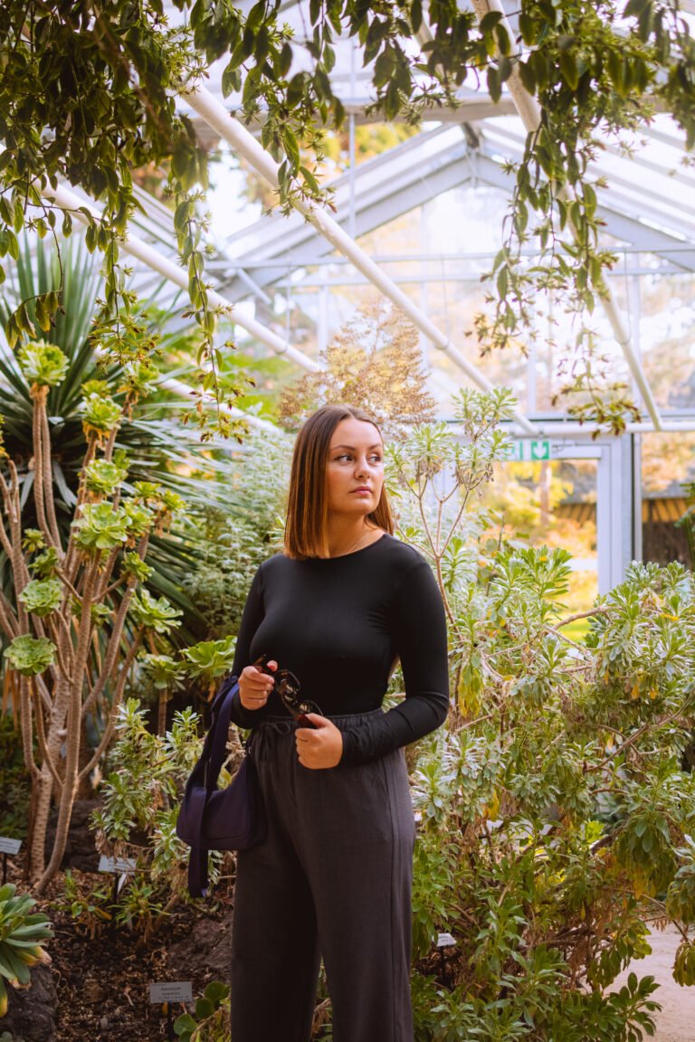 Photo portrait d'une femme au jardin des plantes de Rouen