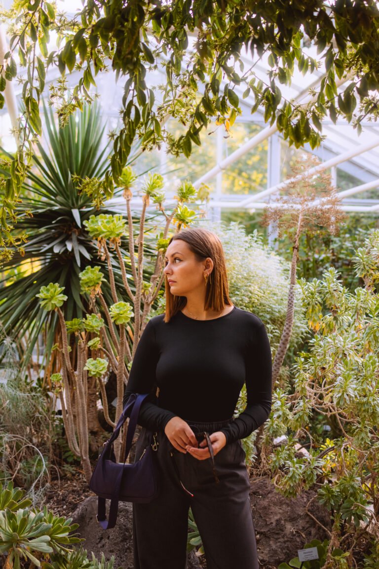 Photo portrait d'une femme au jardin des plantes de Rouen